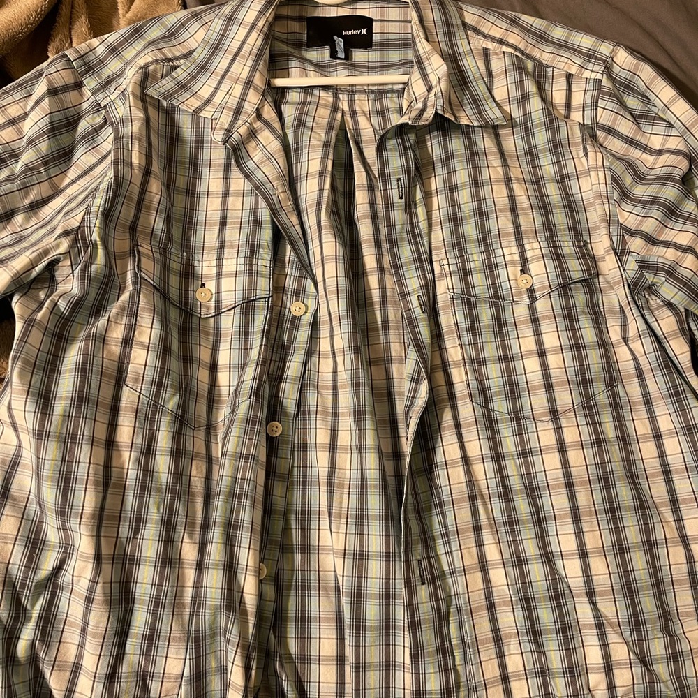 Hurley button down short sleeve